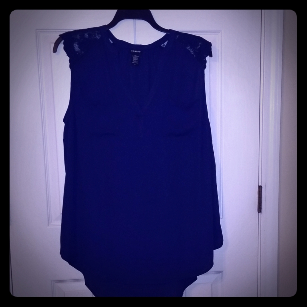 NEW - NO TAGS....SLEEVELESS TORRID TOP.